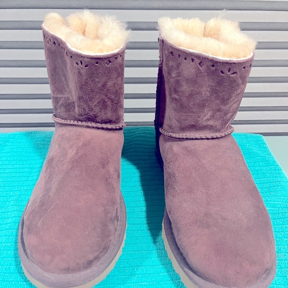 Purple suede Uggs size 6 - Picture 1 of 4
